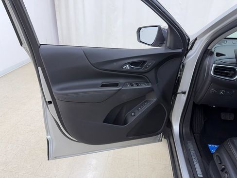 Used 2021 Chevrolet Equinox Premier AWD/4WD image 17