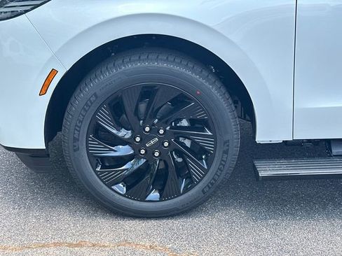 New 2026 Lincoln Navigator Reserve w/ Jet Appearance Package AWD/4WD image 12