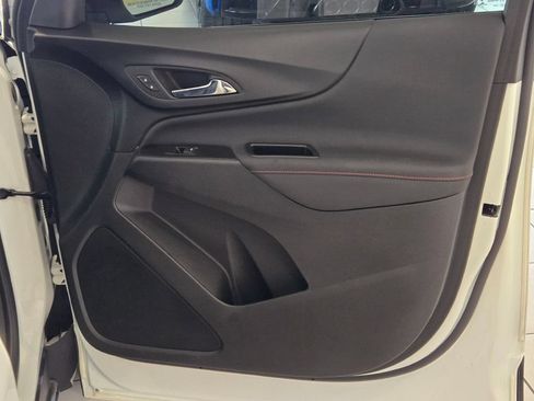 Certified 2022 Chevrolet Equinox RS w/ Infotainment Package FWD image 5