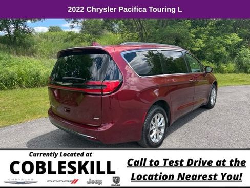 Used 2022 Chrysler Pacifica Touring-L AWD/4WD image 4