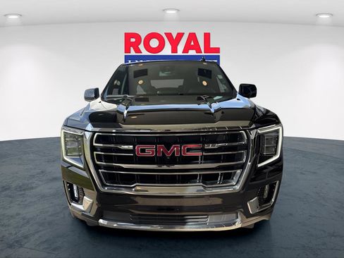 Used 2023 GMC Yukon SLT w/ SLT Premium Package image 2