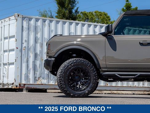 Used 2025 Ford Bronco Badlands AWD/4WD image 29