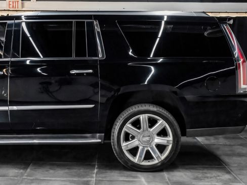Used 2020 Cadillac Escalade ESV Luxury RWD image 14