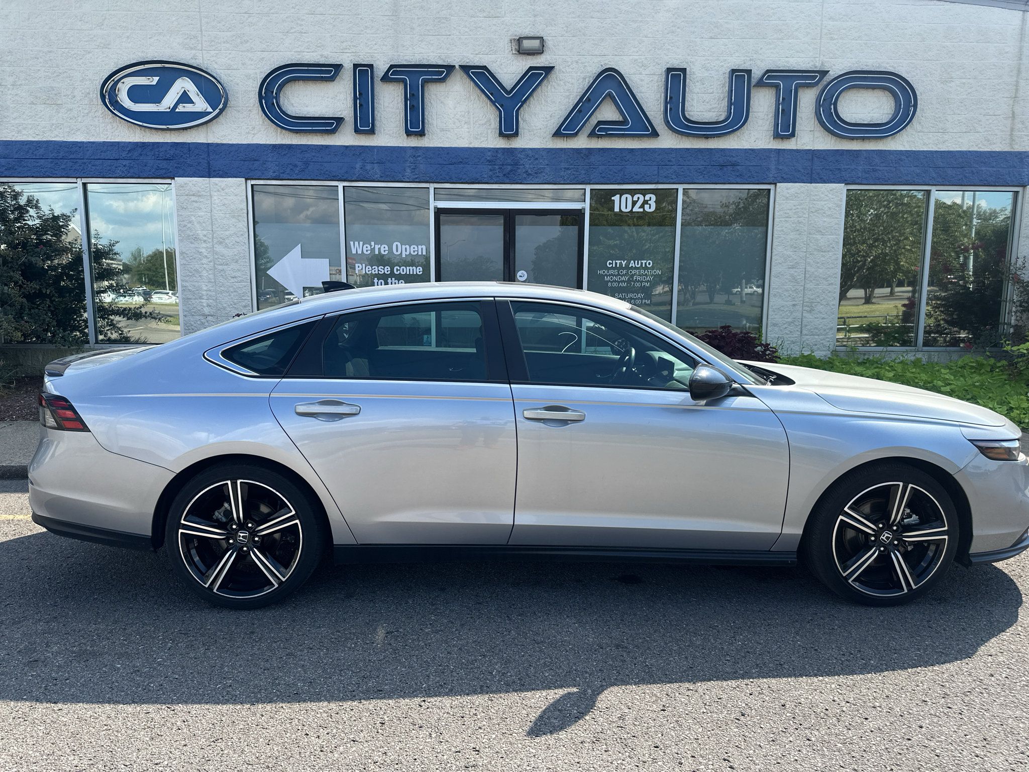 Used 2025 Honda Accord Sport image 3