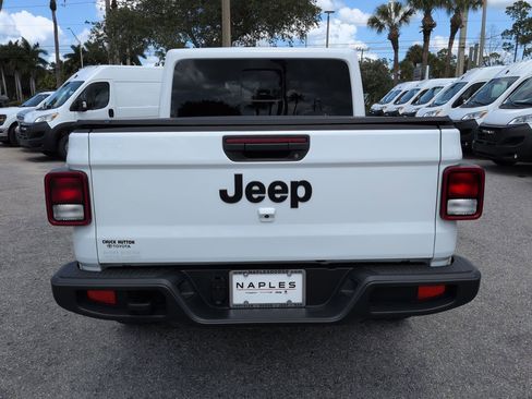 Used 2025 Jeep Gladiator Sport AWD/4WD image 6