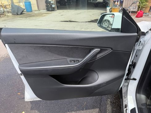 Used 2021 Tesla Model Y Long Range AWD/4WD image 18