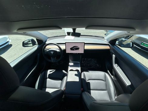 Used 2022 Tesla Model Y Long Range AWD/4WD image 12