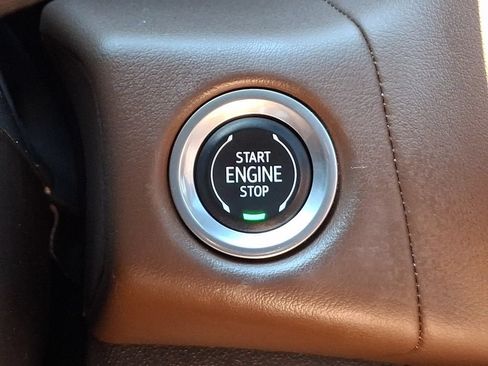 Certified 2023 Chevrolet Suburban High Country AWD/4WD image 25