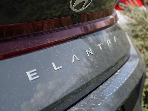 Used 2025 Hyundai Elantra Sport image 7