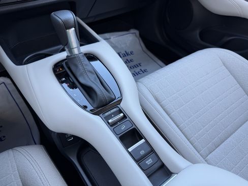 Used 2025 Honda HR-V LX image 19