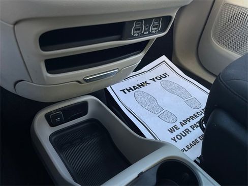 Used 2022 Chrysler Voyager LX image 17