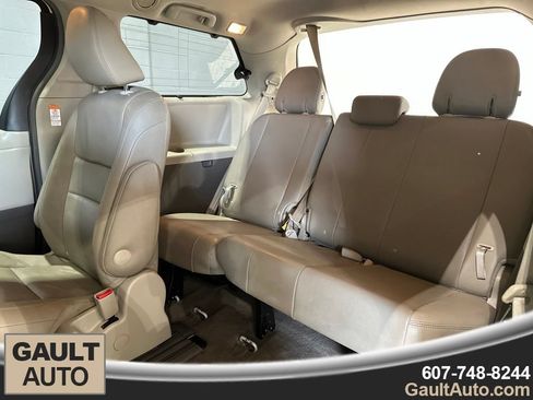 Used 2017 Toyota Sienna XLE w/ XLE Navigation Package FWD image 6