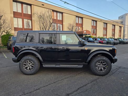 New 2025 Ford Bronco Badlands image 4