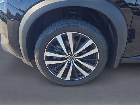 Used 2023 Nissan Pathfinder Platinum image 9