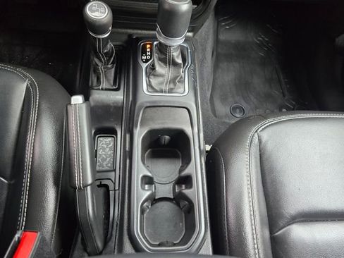 Used 2023 Jeep Wrangler Unlimited Sahara w/ Cold Weather Group AWD/4WD image 22