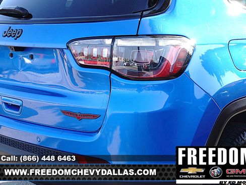 Used 2025 Jeep Compass Trailhawk AWD/4WD image 8