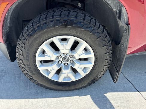 Used 2022 Nissan Frontier SV AWD/4WD image 12
