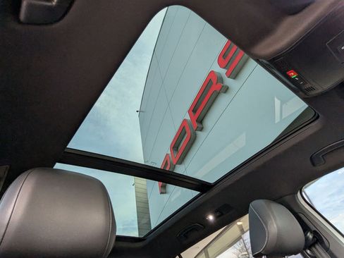 Used 2022 Volkswagen Tiguan SE R-Line image 22