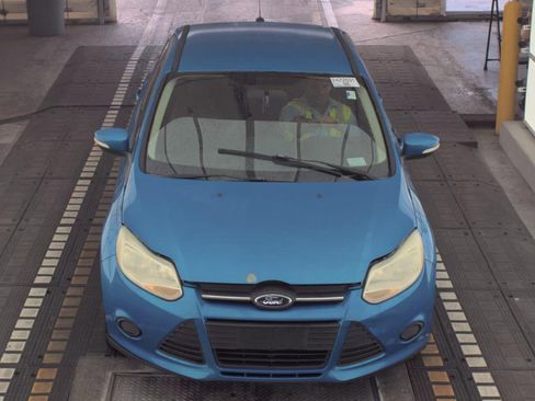 Used 2014 Ford Focus SE w/ SE Winter Package image 2