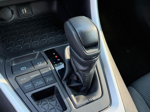 Certified 2025 Toyota RAV4 LE AWD/4WD image 25