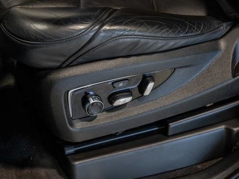 Used 2020 Cadillac Escalade Platinum RWD image 47