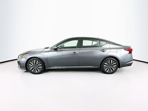 Used 2023 Nissan Altima 2.5 SV image 4