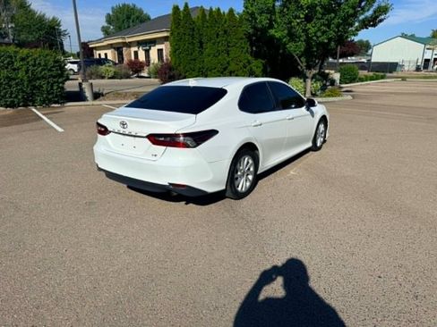 Used 2021 Toyota Camry LE FWD image 5