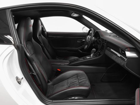 Certified 2016 Porsche 911 Carrera GTS RWD image 32