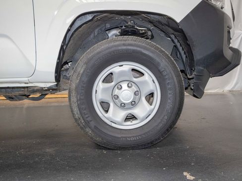 Used 2022 Toyota Tacoma SR AWD/4WD image 9