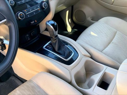 Used 2017 Nissan Rogue S FWD image 17