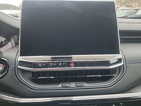 New 2026 Jeep Compass Latitude image 12