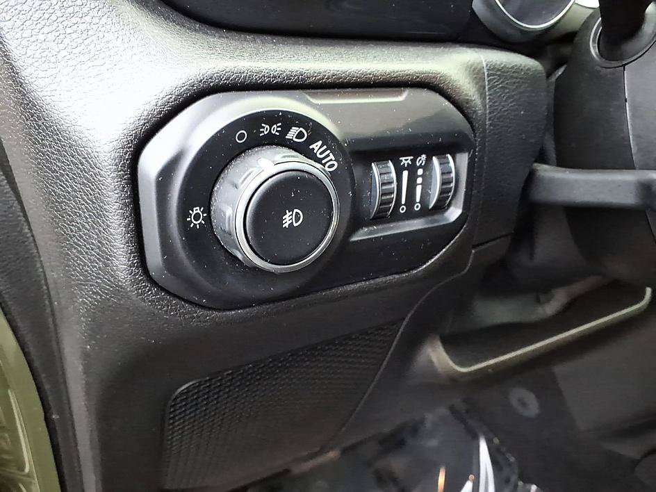Used 2021 Jeep Wrangler Unlimited Sahara AWD/4WD image 13
