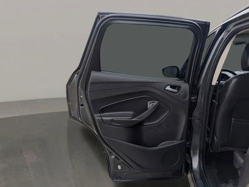 Used 2017 Ford Escape SE w/ Equipment Group 201A FWD image 17