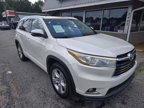 Used 2016 Toyota Highlander Limited FWD image 2