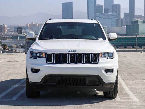 Used 2019 Jeep Grand Cherokee Laredo RWD image 2