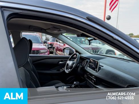 Used 2025 Nissan Rogue SV FWD image 11