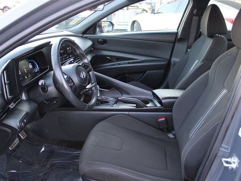 Used 2025 Hyundai Elantra Sport FWD image 17