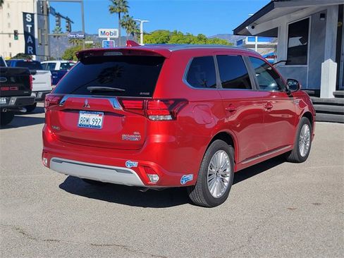 Used 2019 Mitsubishi Outlander 4WD Plug-In Hybrid image 4