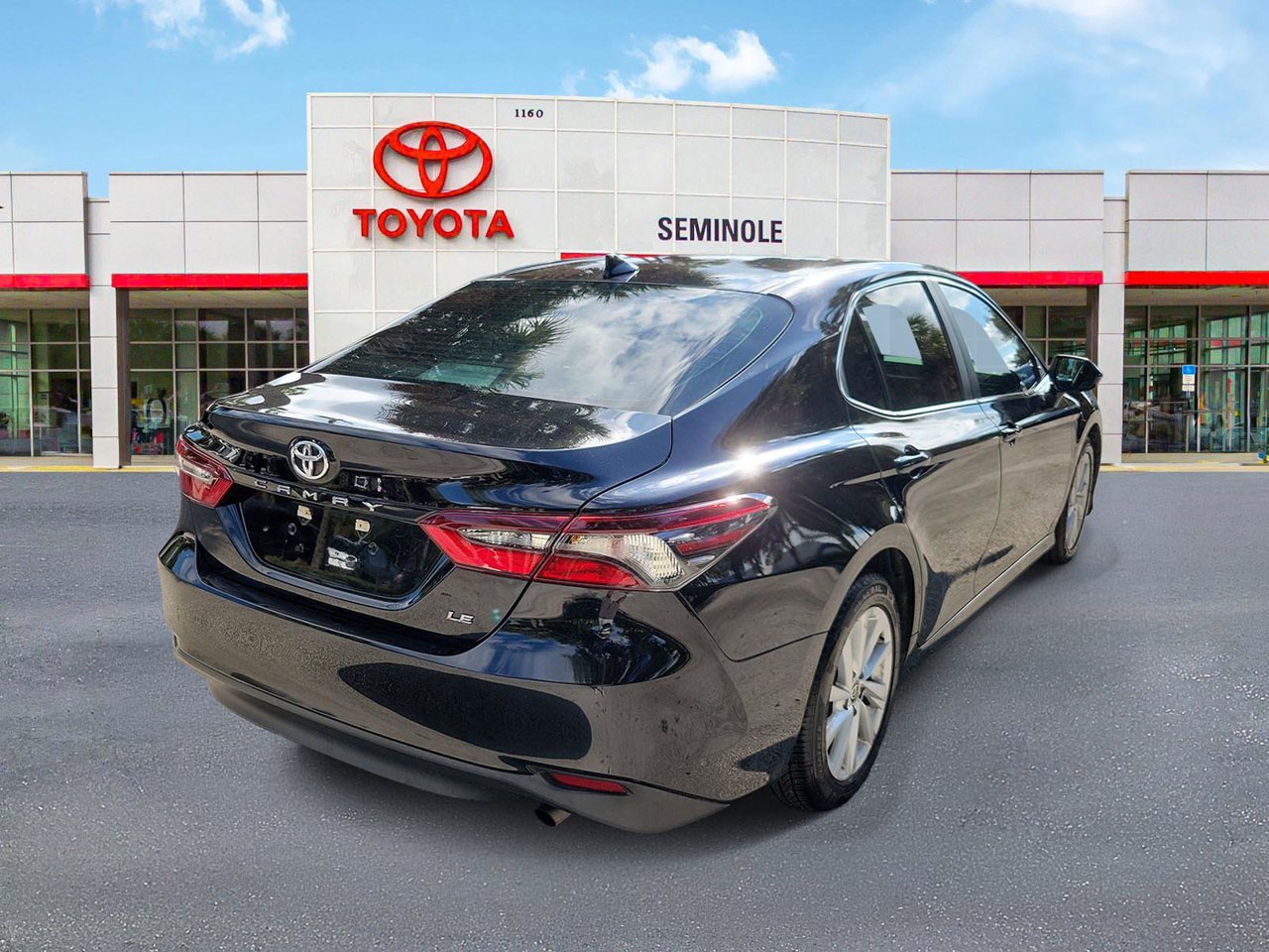 Used 2021 Toyota Camry LE FWD image 3