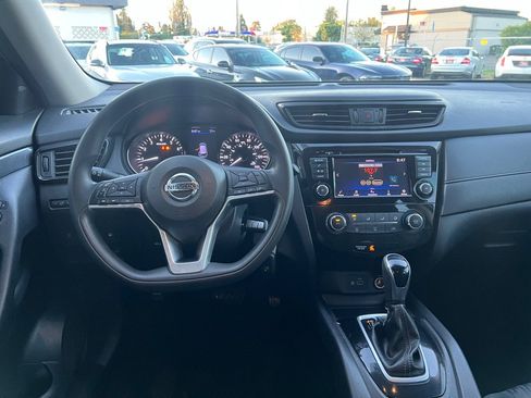 Used 2018 Nissan Rogue S FWD image 13