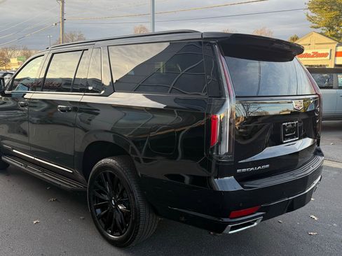 Used 2024 Cadillac Escalade ESV Premium Luxury image 7