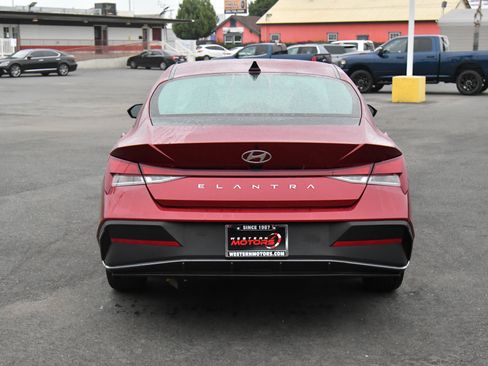 Used 2024 Hyundai Elantra SEL image 7