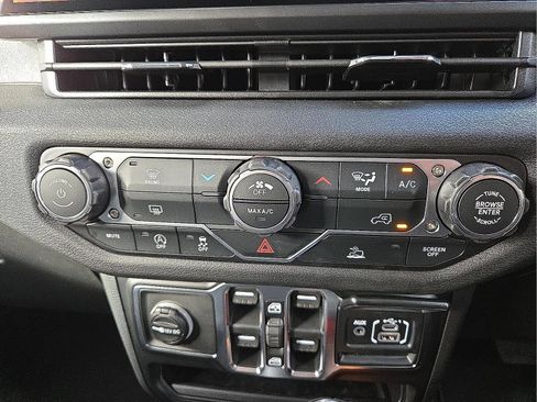 New 2026 Jeep Wrangler Unlimited Sport image 19