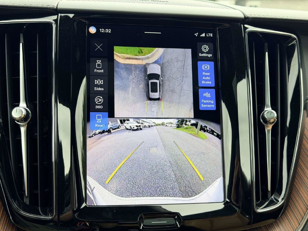 Used 2024 Volvo XC60 B5 Ultimate w/ Protection Package Premier AWD/4WD image 4