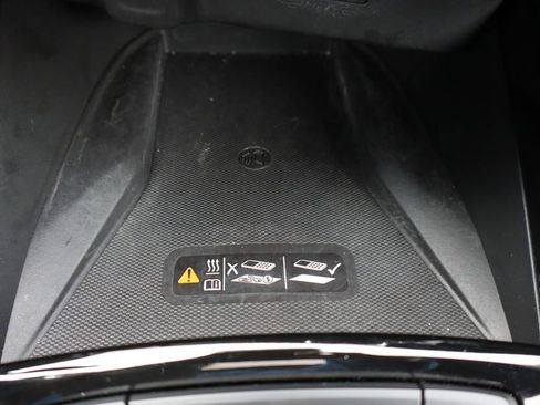 Used 2024 Chevrolet Trax RS w/ Sunroof Package FWD image 13