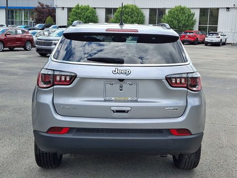 Used 2023 Jeep Compass Latitude AWD/4WD image 5