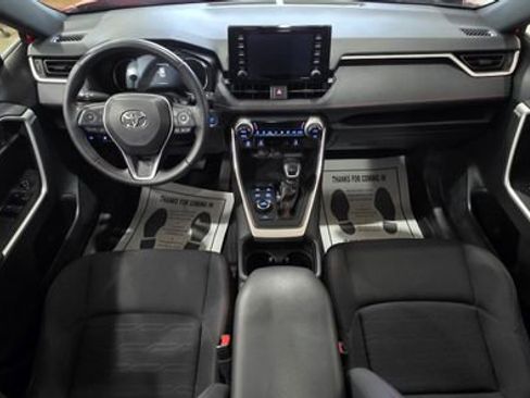 Used 2021 Toyota RAV4 SE image 30