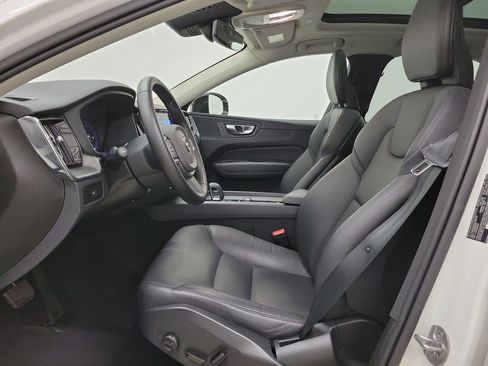 Used 2025 Volvo XC60 B5 Core image 18