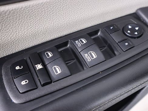 Used 2024 Chrysler Pacifica Touring-L FWD image 26