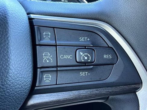Used 2024 Jeep Grand Cherokee Limited w/ Black Appearance Package AWD/4WD image 20